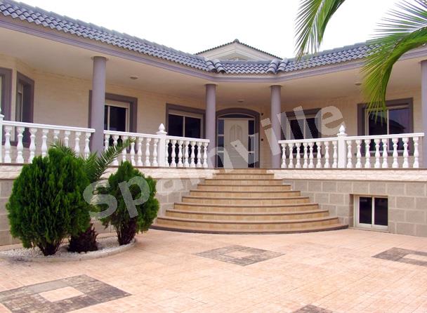 villa en  ·  735000€€